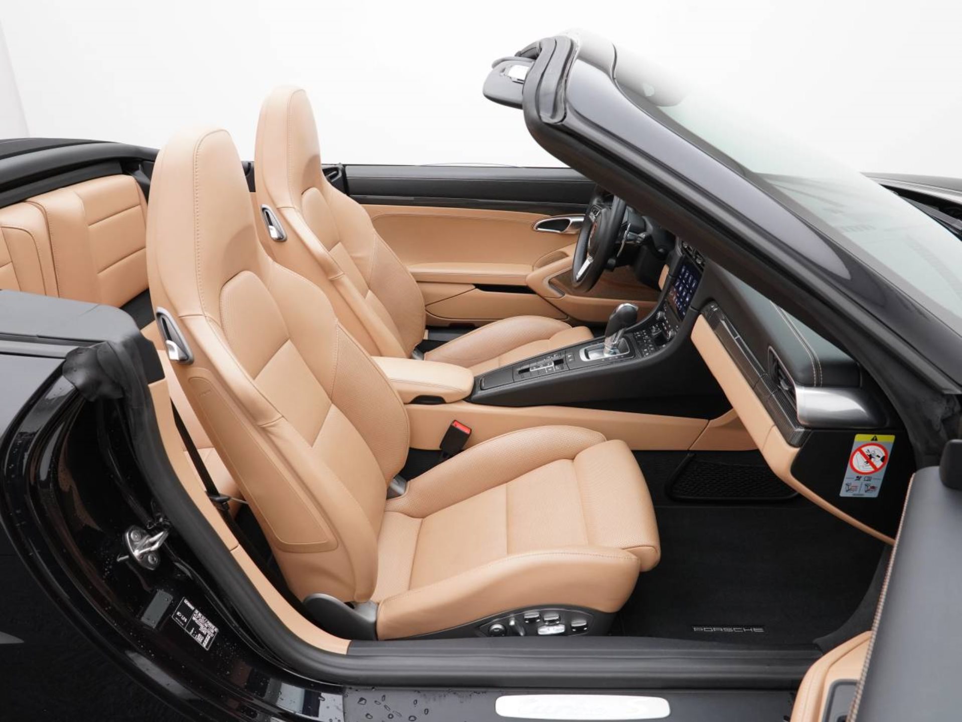 PORSCHE 911 Turbo S Cabriolet-image-25