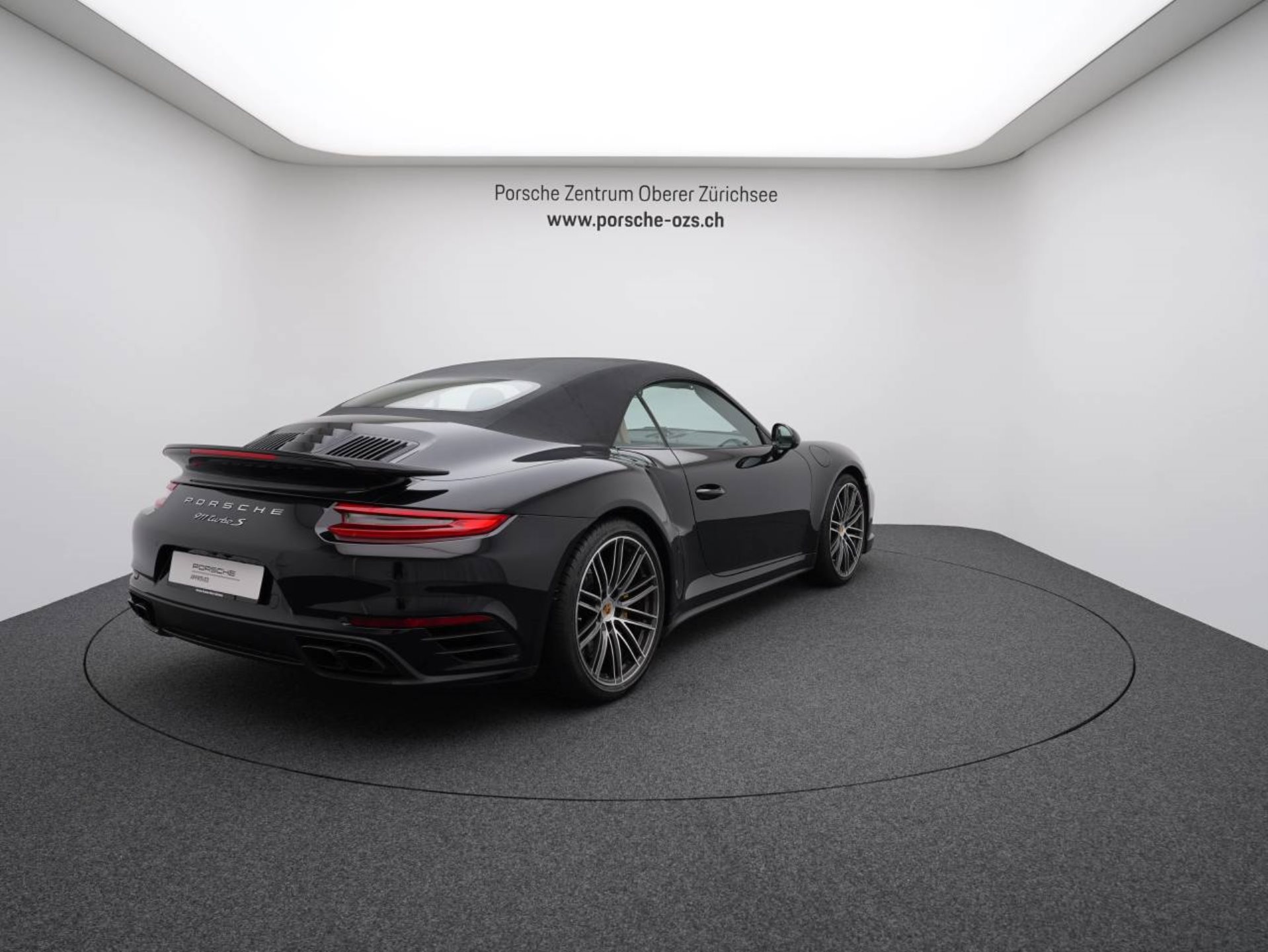 PORSCHE 911 Turbo S Cabriolet-image-6