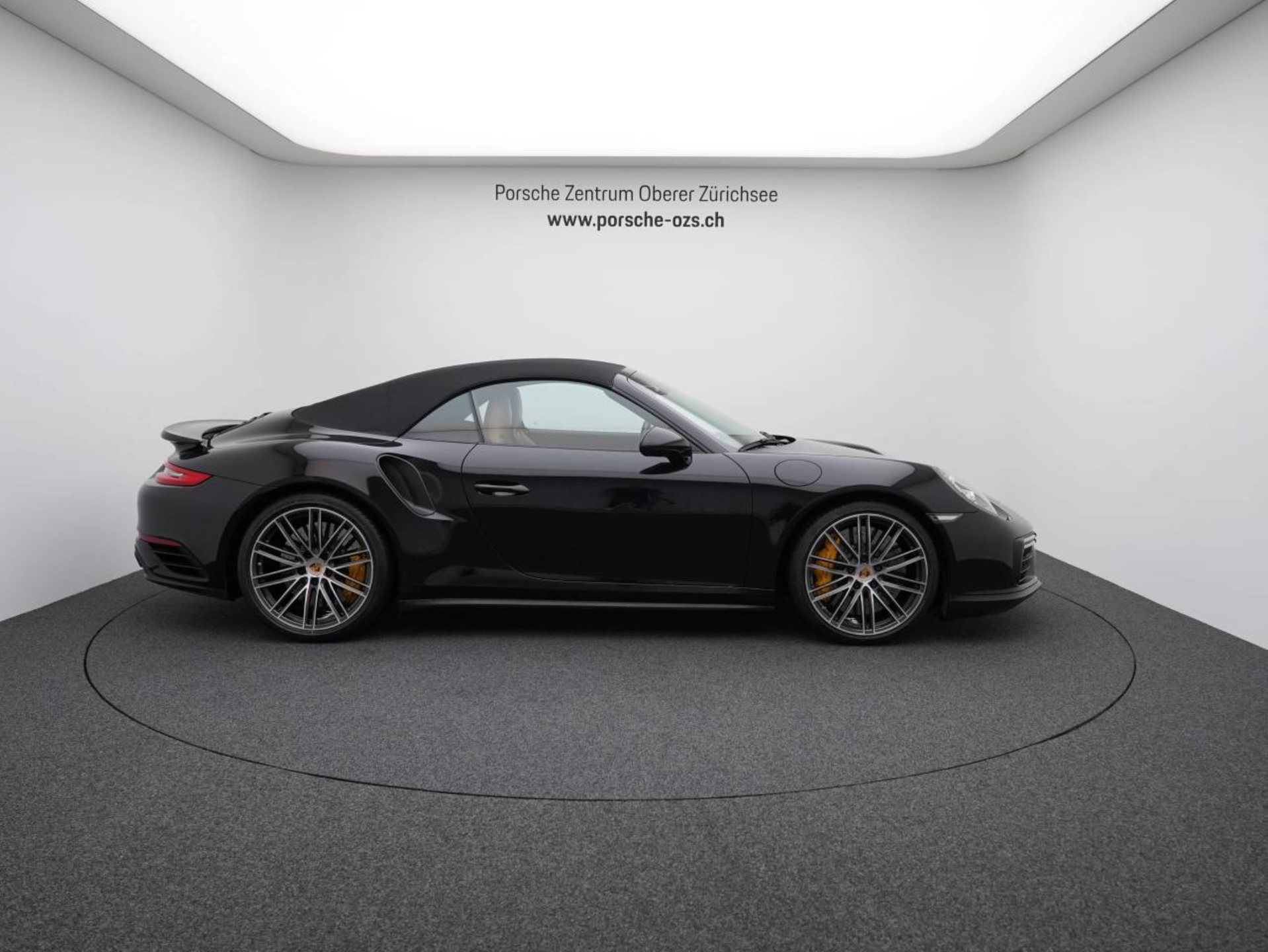 PORSCHE 911 Turbo S Cabriolet-image-7