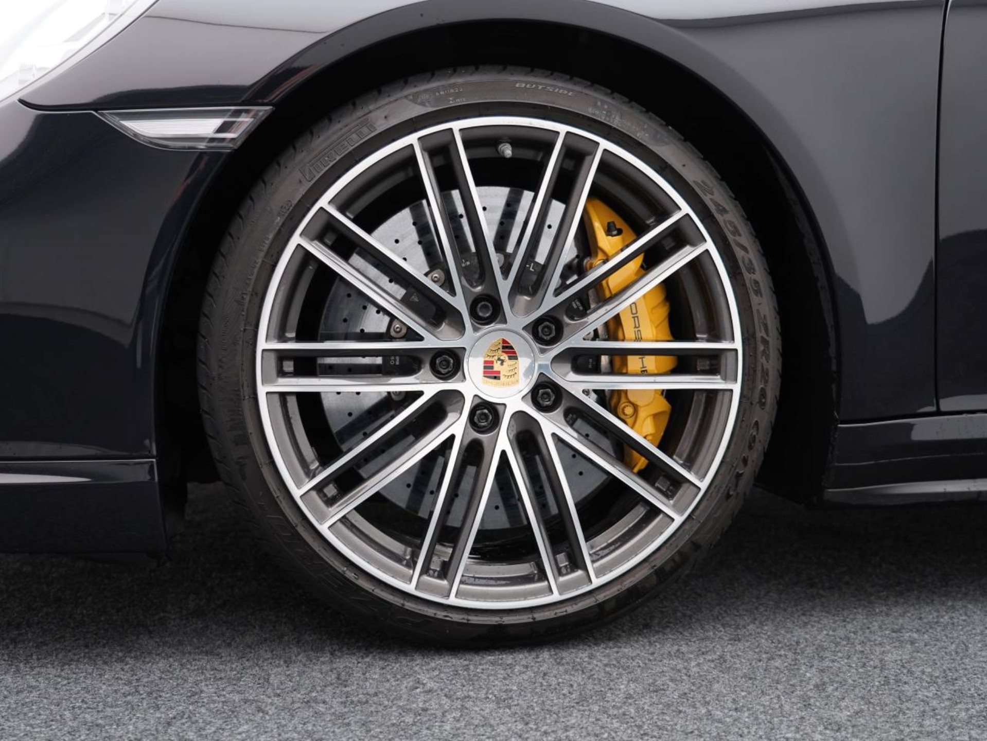 PORSCHE 911 Turbo S Cabriolet-image-10