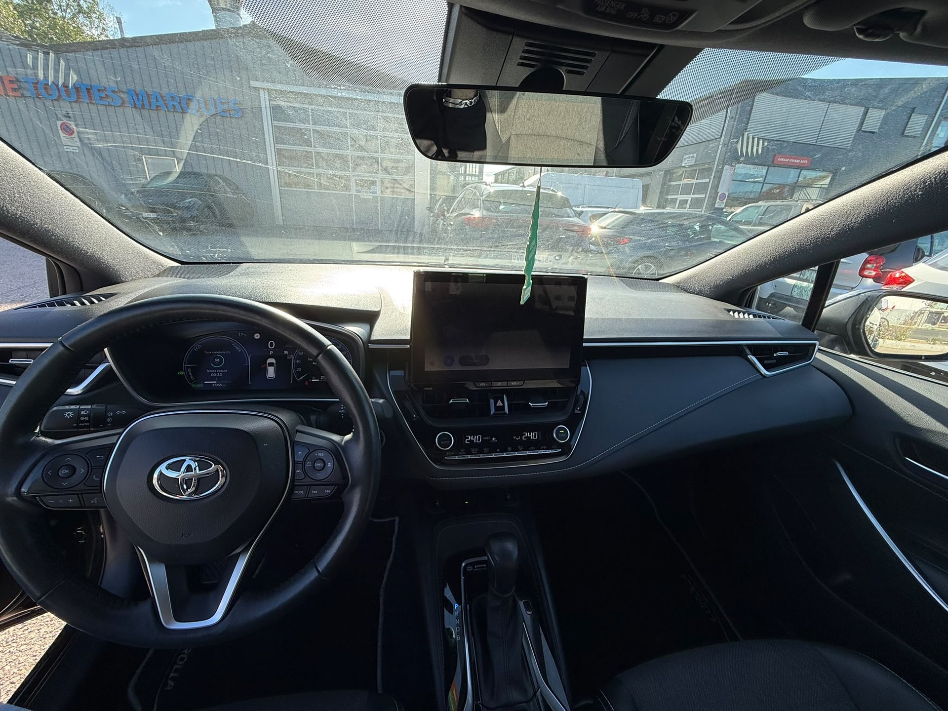 TOYOTA Corolla 1.8 HSD Comfort e- CVT-image-8