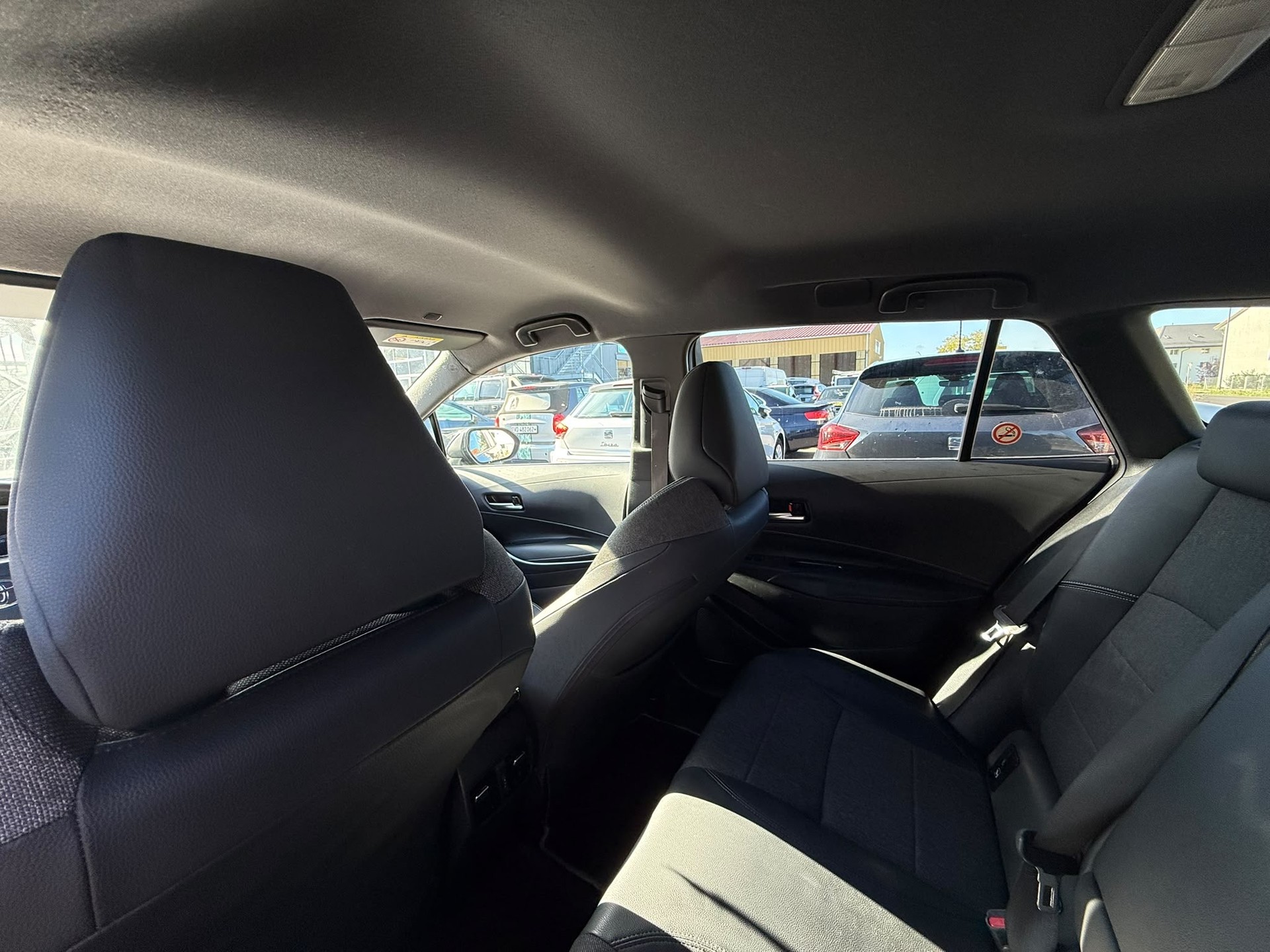 TOYOTA Corolla 1.8 HSD Comfort e- CVT-image-7
