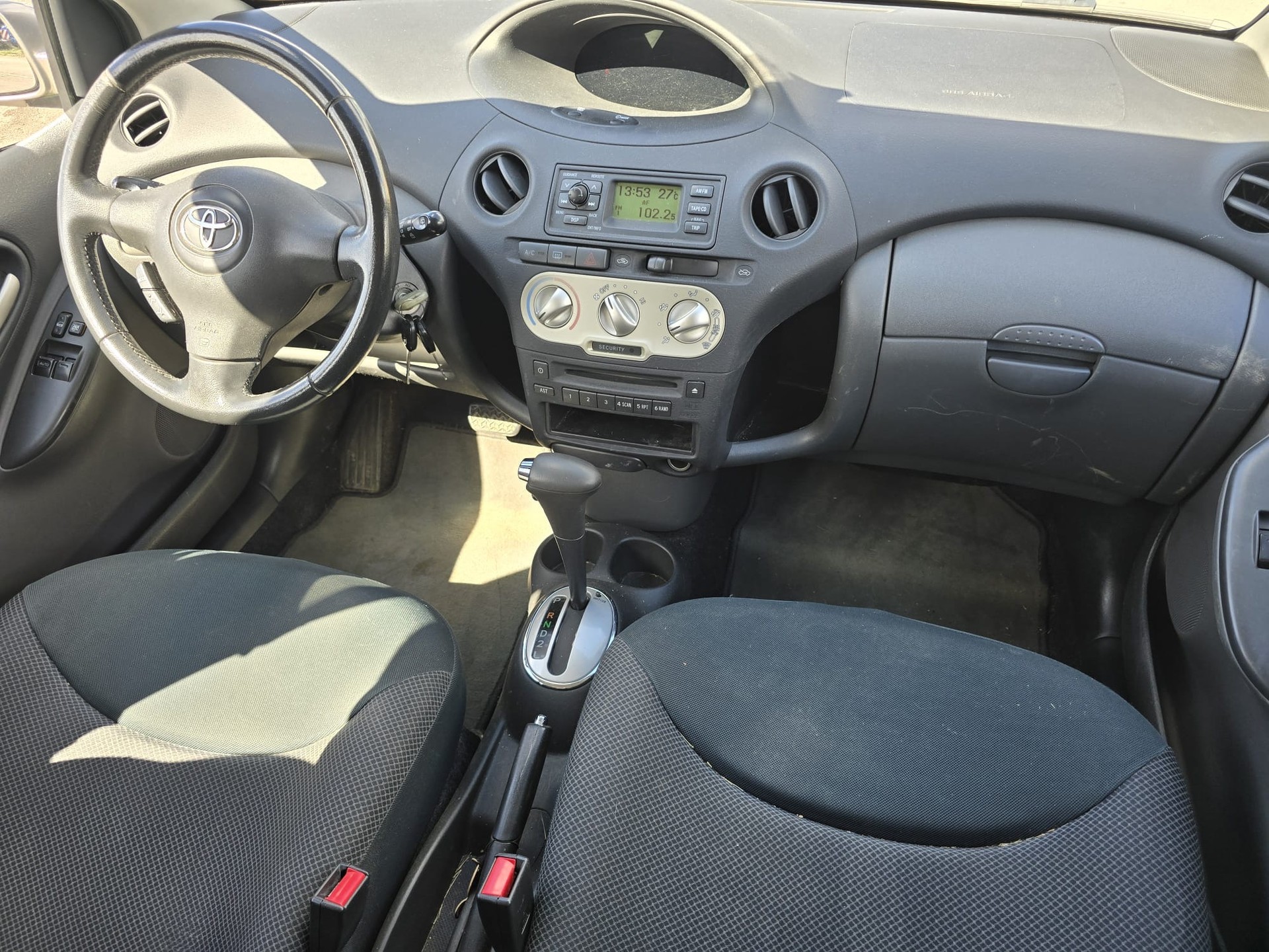 TOYOTA Yaris 1.3 Linea Sol-image-11
