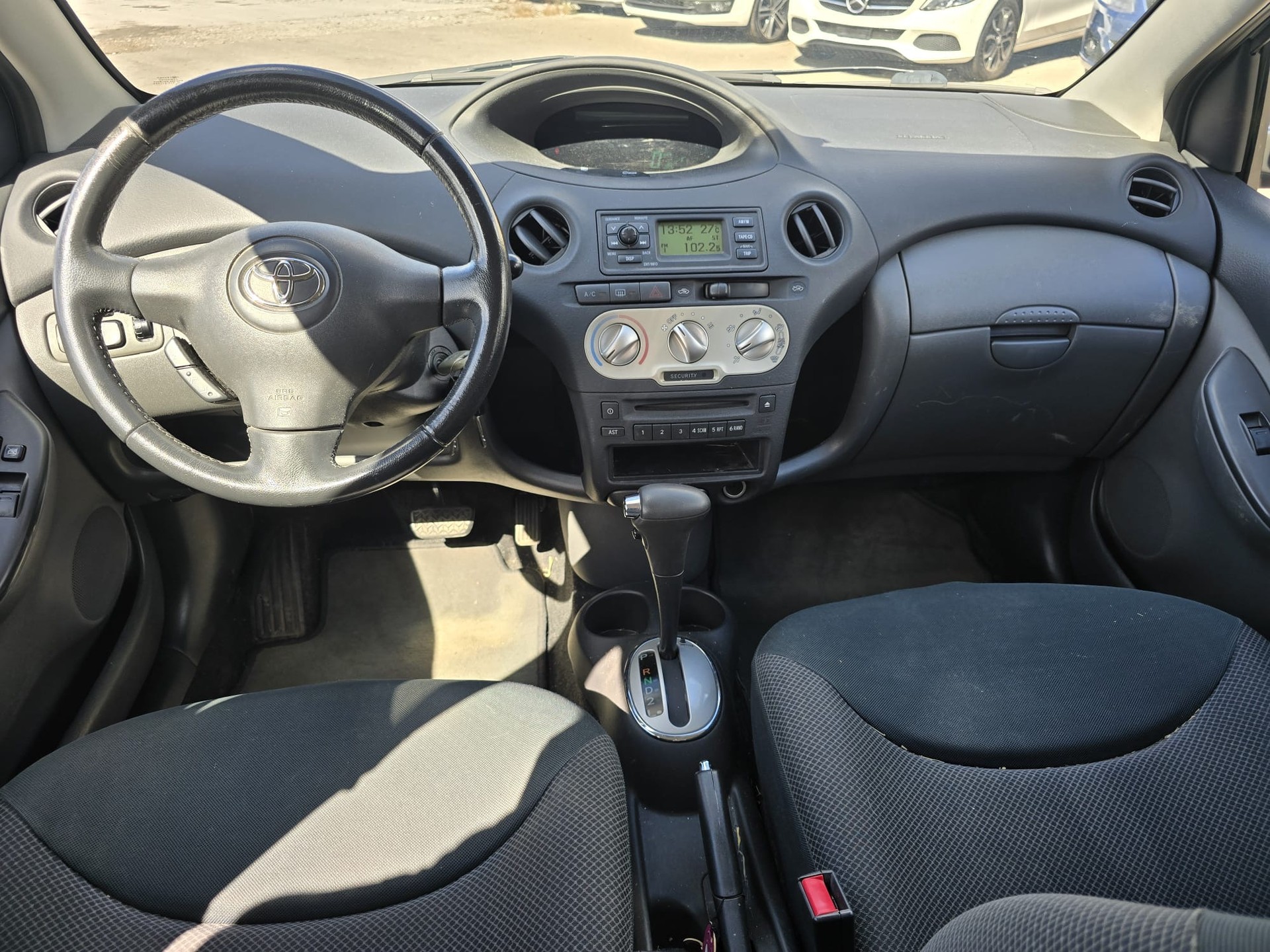 TOYOTA Yaris 1.3 Linea Sol-image-13