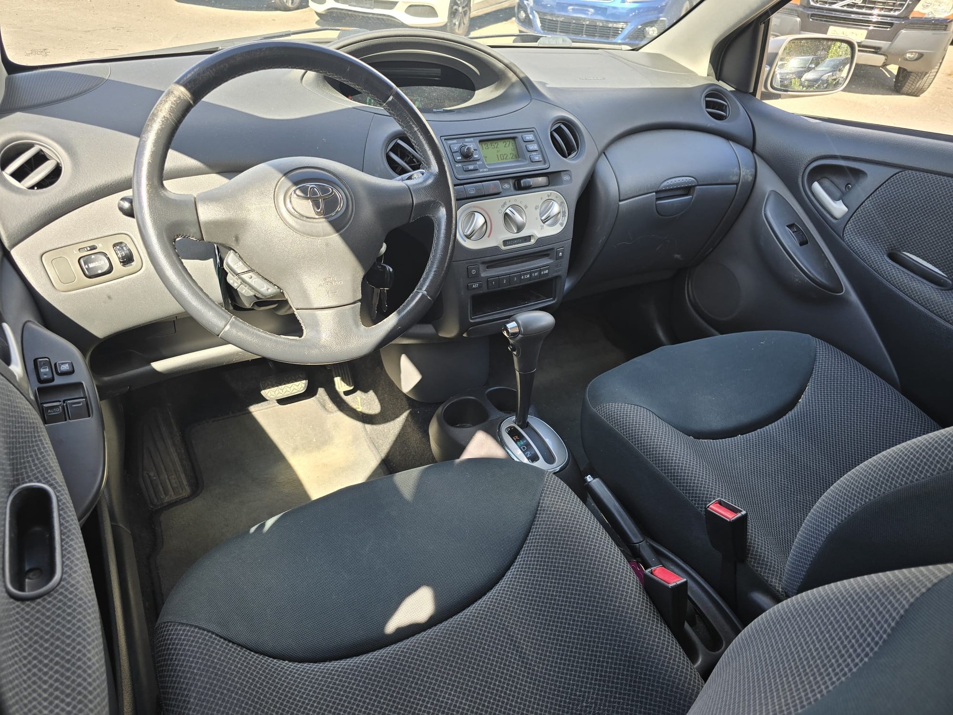 TOYOTA Yaris 1.3 Linea Sol-image-10