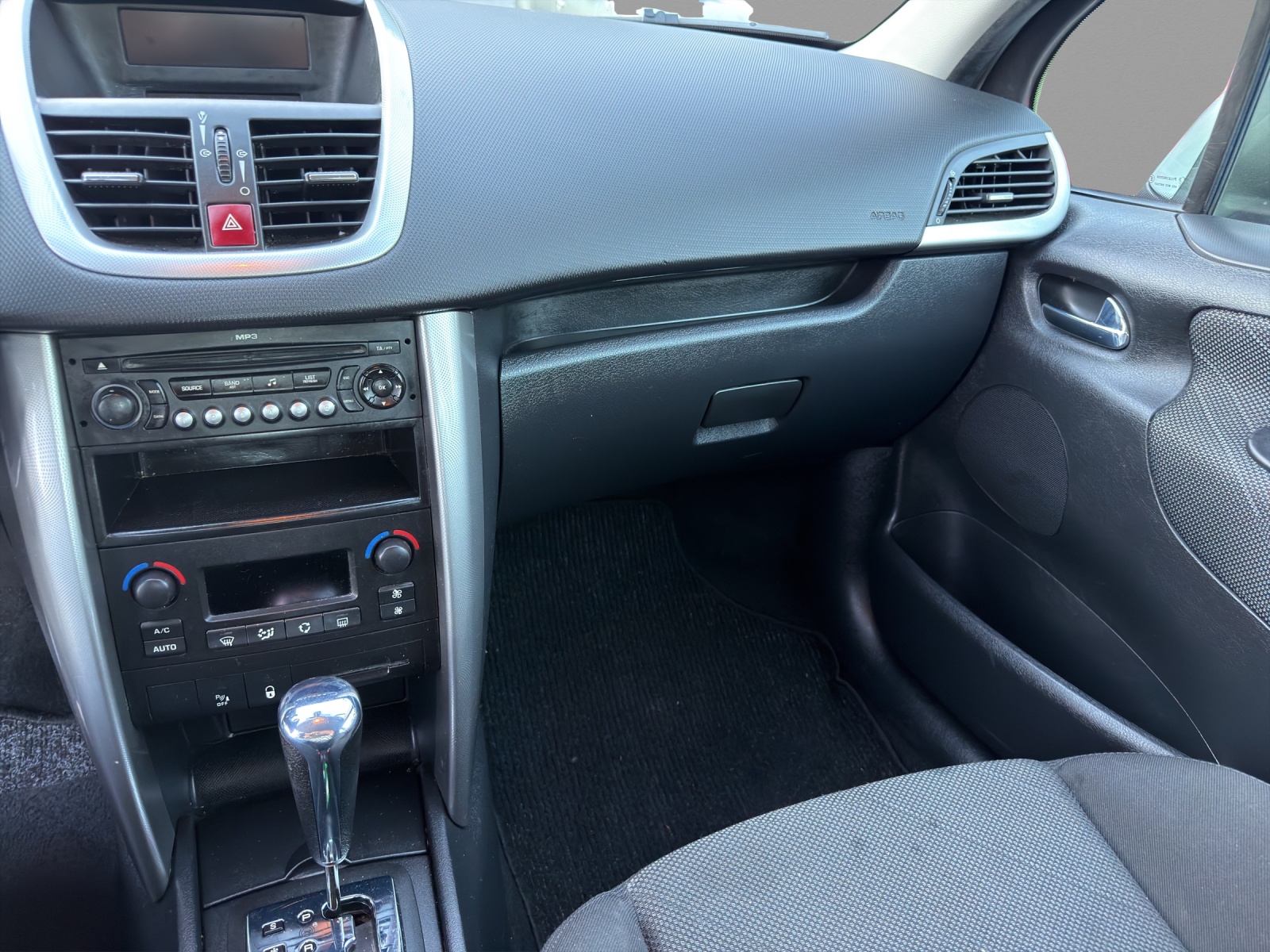 PEUGEOT 207 1.6 16V Automatic-image-7