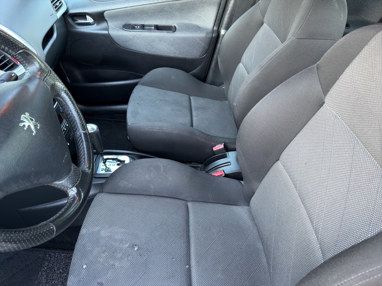 PEUGEOT 207 1.6 16V Automatic-image-6