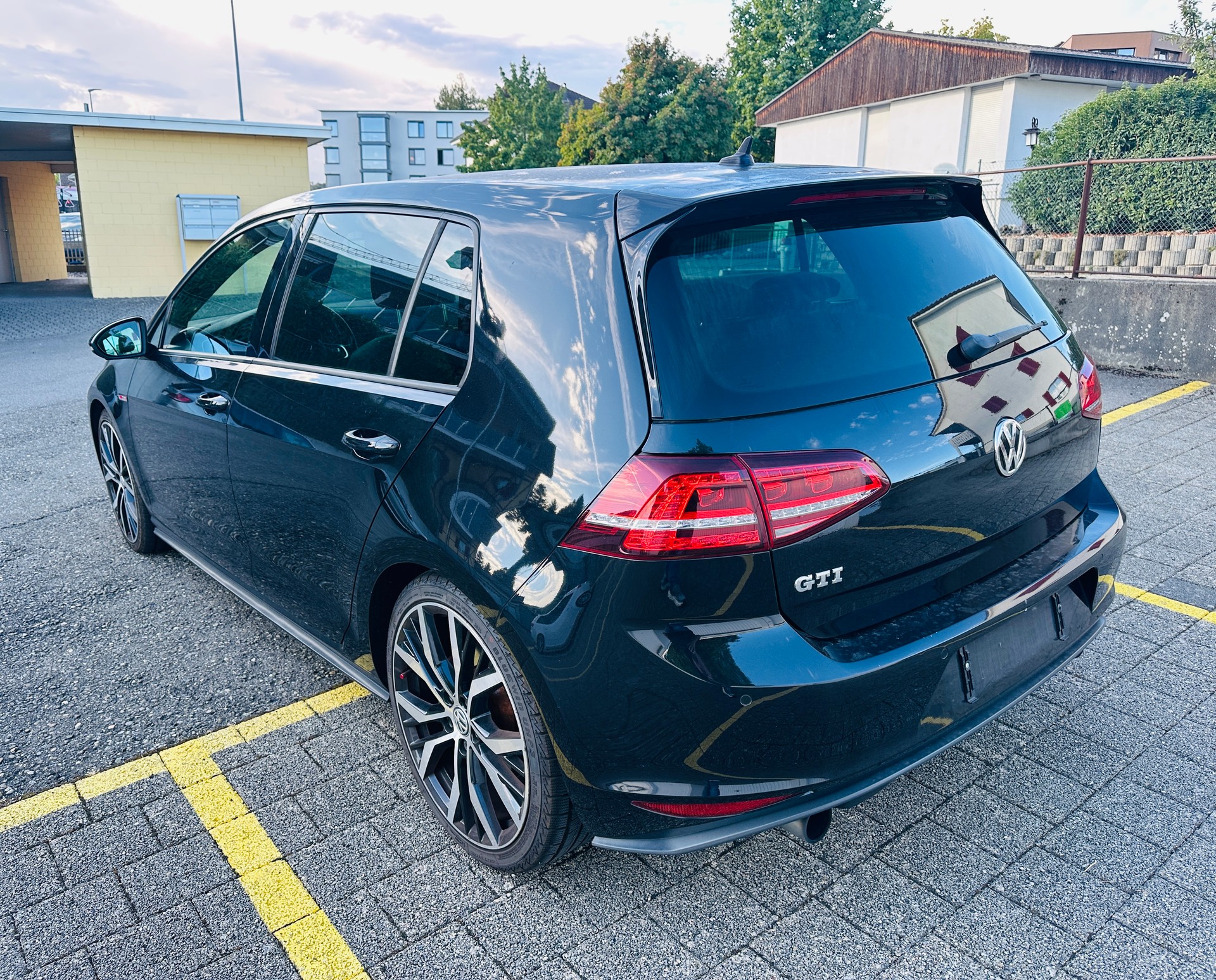 VW Golf 2.0 TSI GTI DSG-image-7