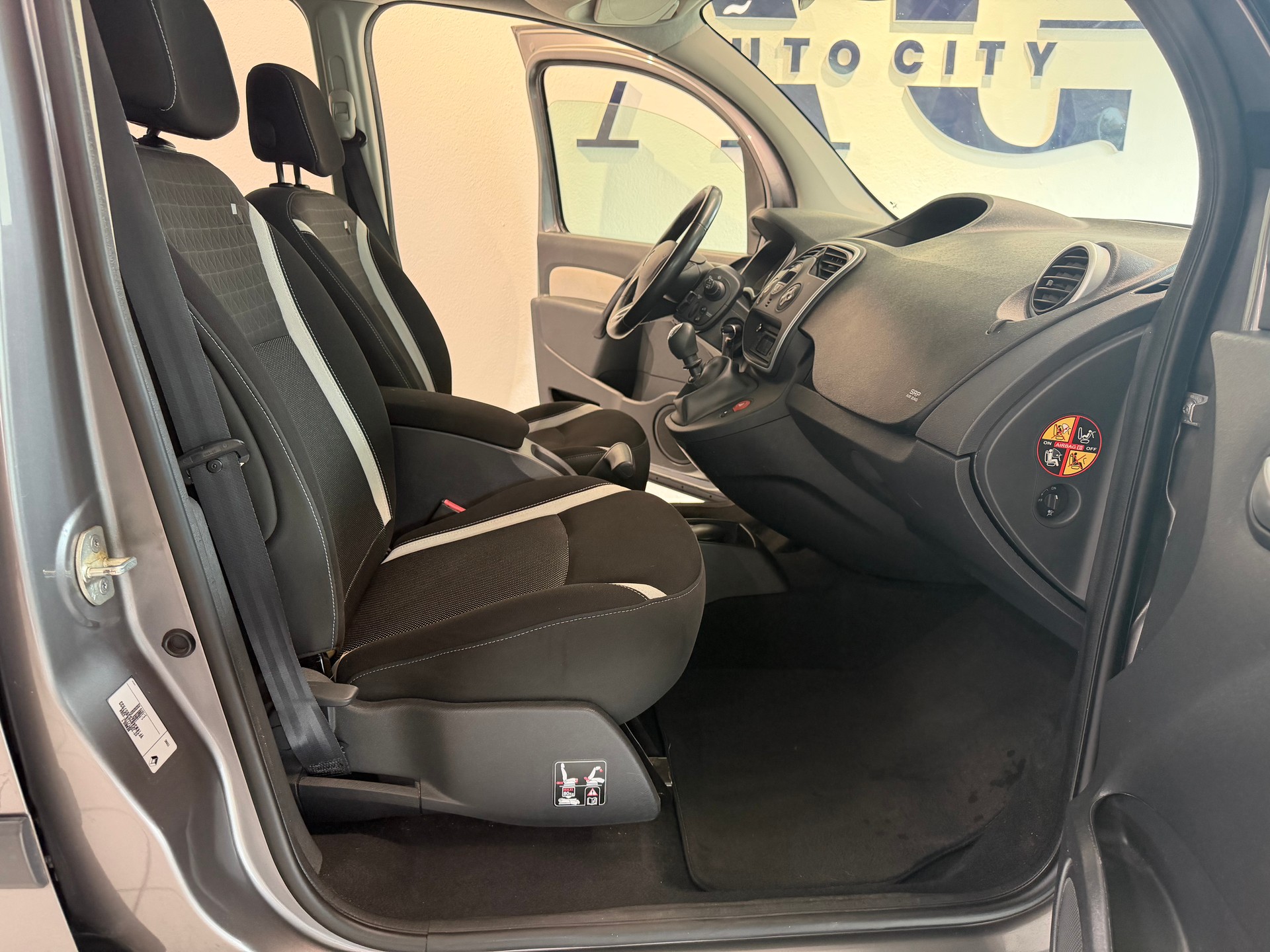 RENAULT Kangoo 1.2 16V Turbo Limited-image-9