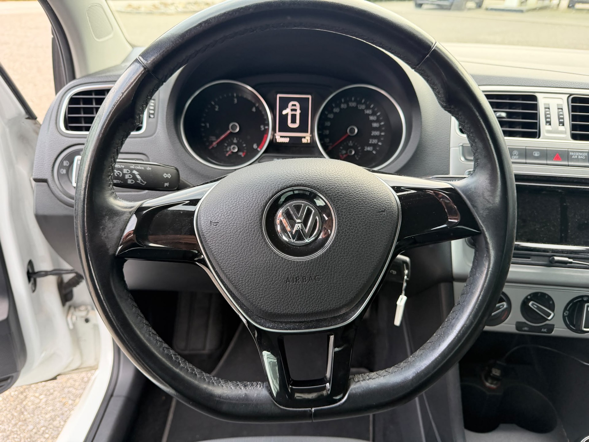 VW Polo 1.4 TDI BlueMotion Trendline-image-15