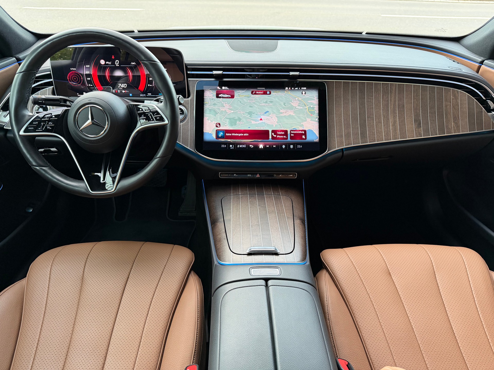 MERCEDES-BENZ E 220 d 4Matic 9G-Tronic / Ab MFK / Service gepflegt / 36 Mon. Garantie / 8 Fach/21 Zoll / Digital Light / Leder / MBUX / AHK-image-10