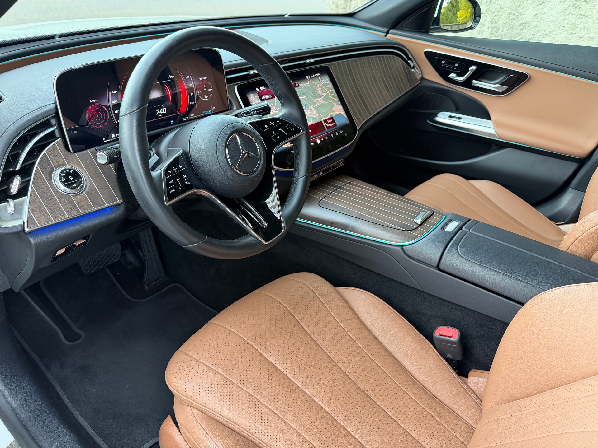 MERCEDES-BENZ E 220 d 4Matic 9G-Tronic / Ab MFK / Service gepflegt / 36 Mon. Garantie / 8 Fach/21 Zoll / Digital Light / Leder / MBUX / AHK-image-8