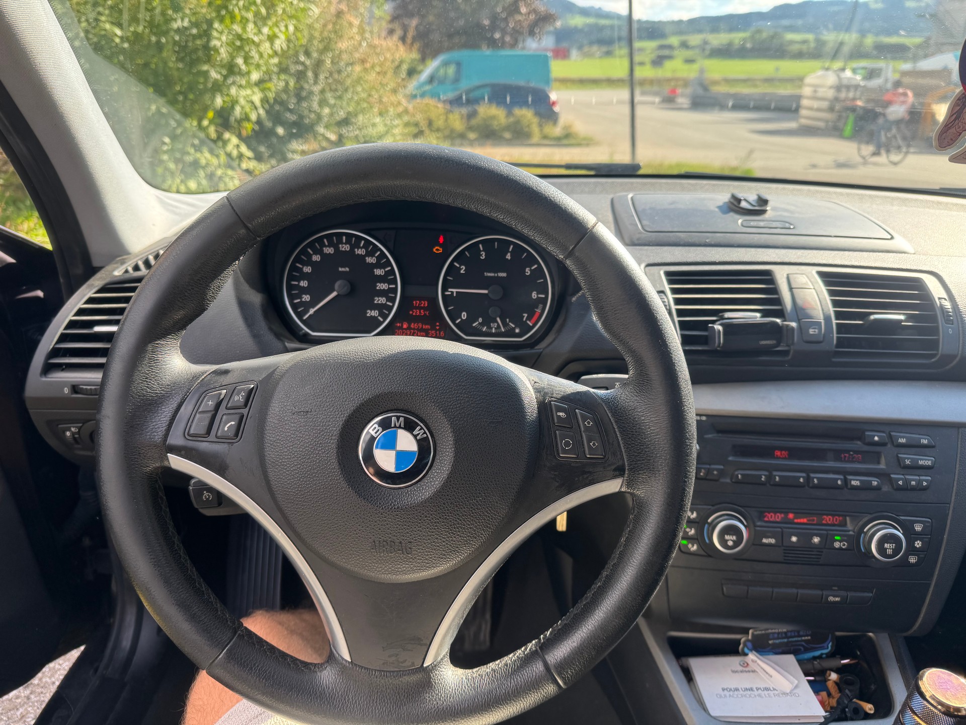 BMW 118i-image-8