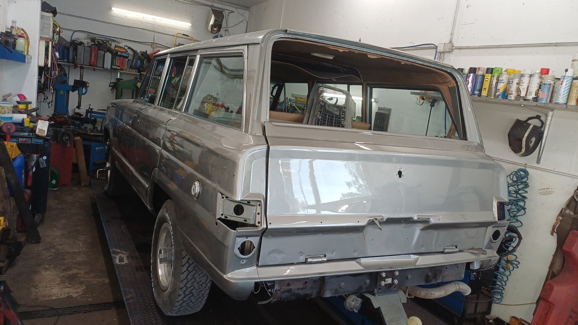 JEEP Wagoneer Limited V8-image-2