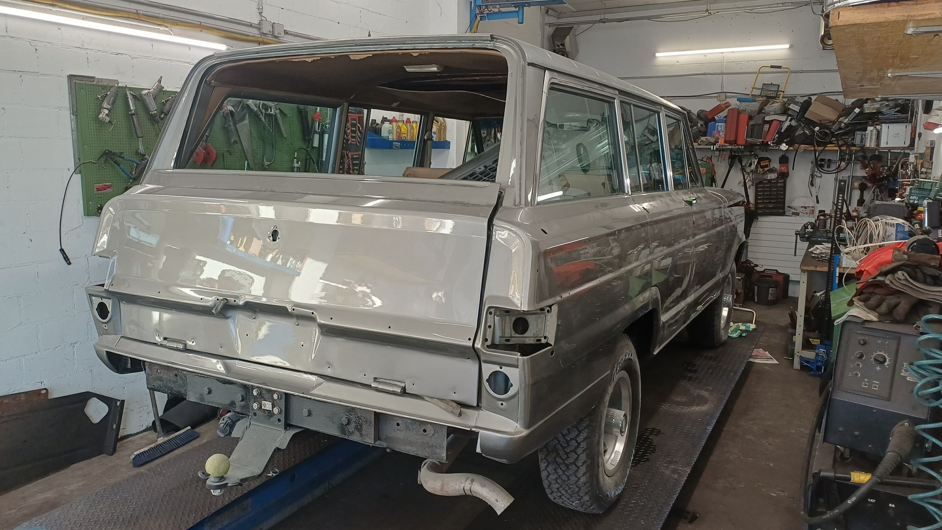JEEP Wagoneer Limited V8-image-4