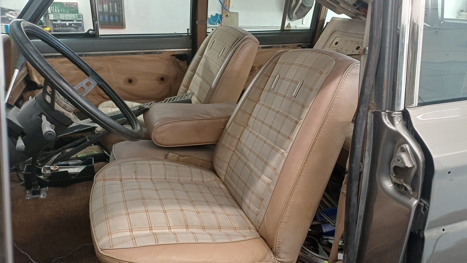 JEEP Wagoneer Limited V8-image-6
