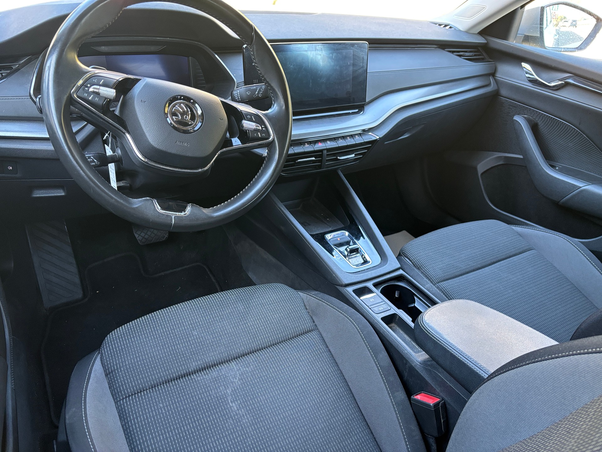 SKODA Octavia Combi 2.0 TDI DSG Style-image-9