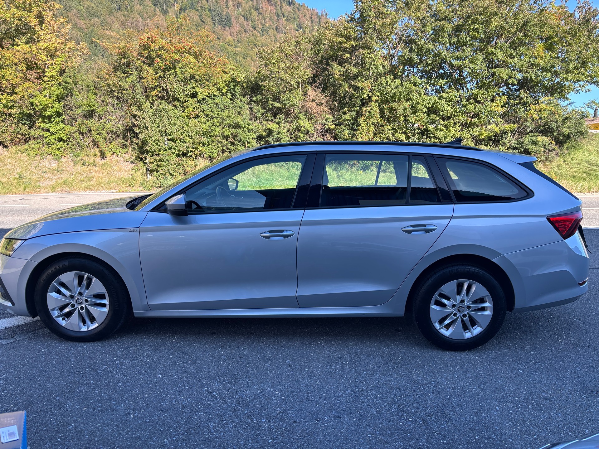 SKODA Octavia Combi 2.0 TDI DSG Style-image-3