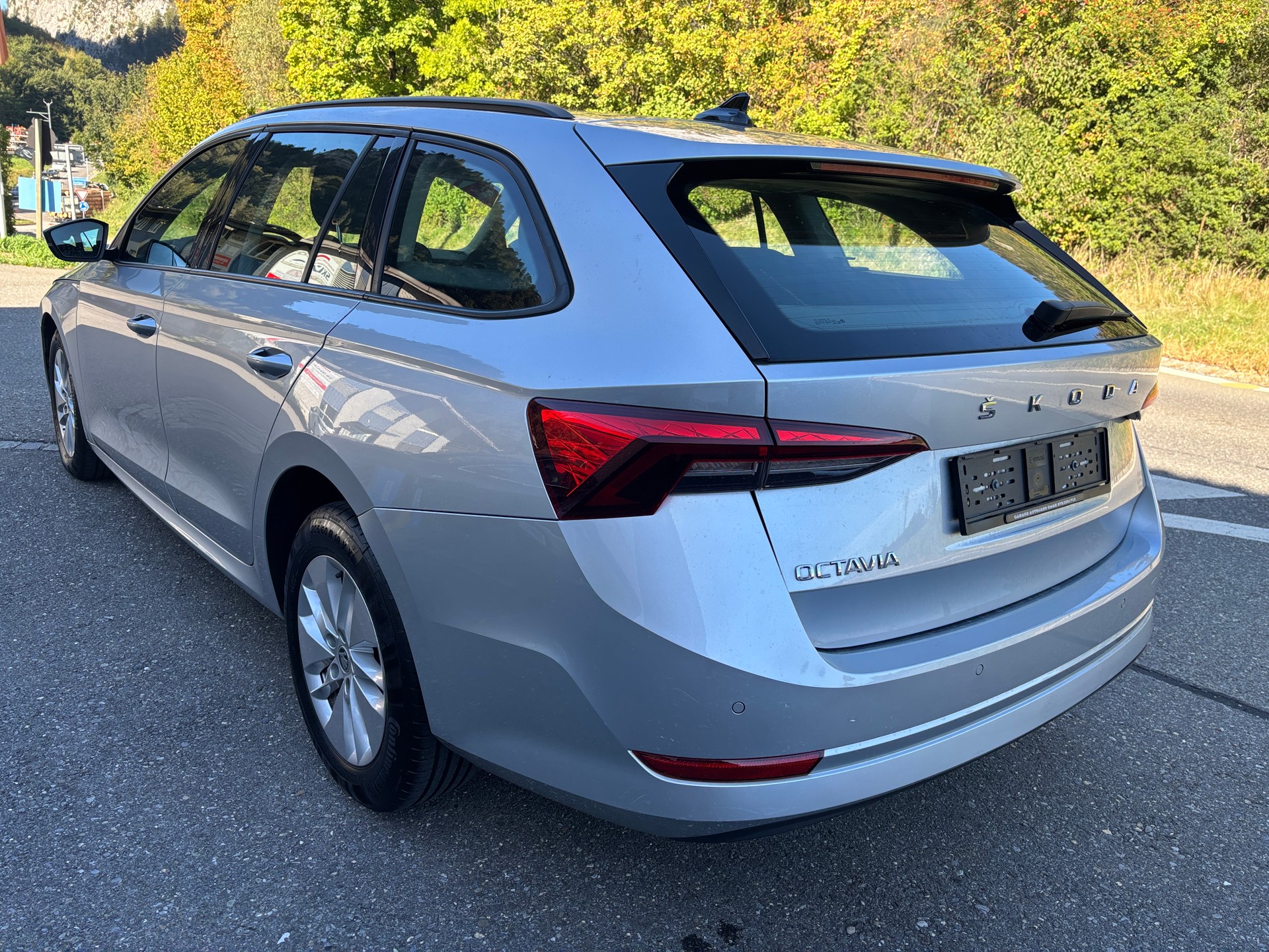 SKODA Octavia Combi 2.0 TDI DSG Style-image-7