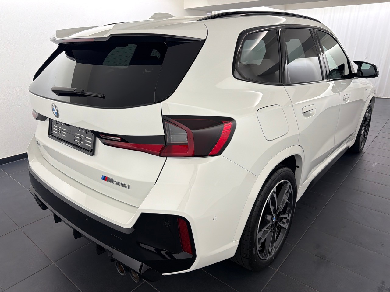 BMW X1 xDrive M35i M Sport Pro-showroom-element-2