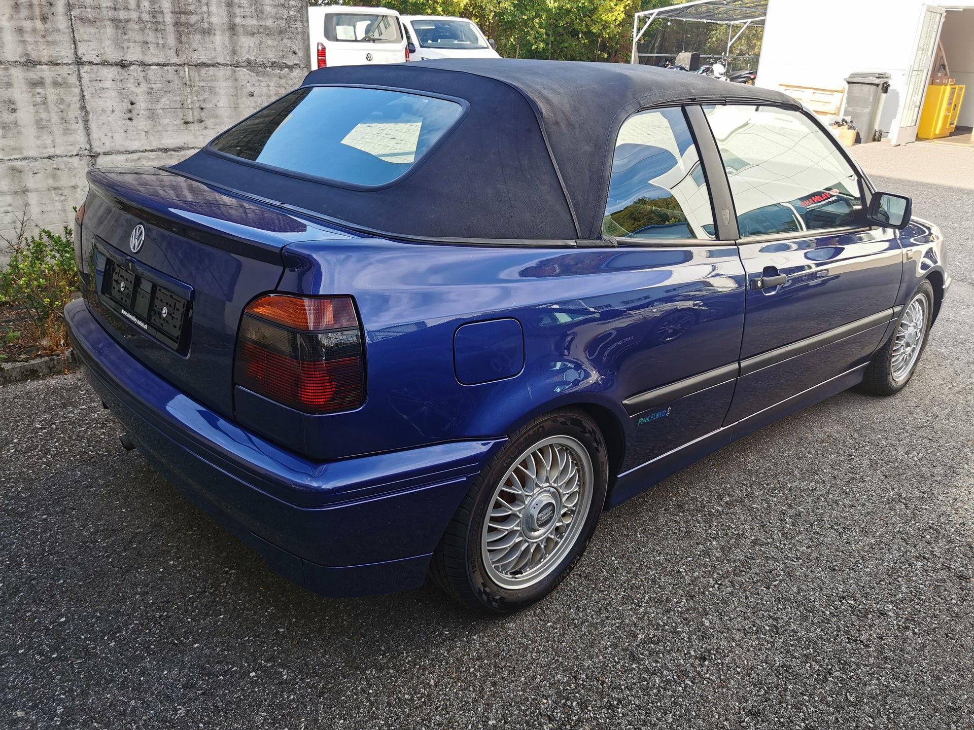 VW Golf Cabriolet 2000 Pink Floyd-image-2