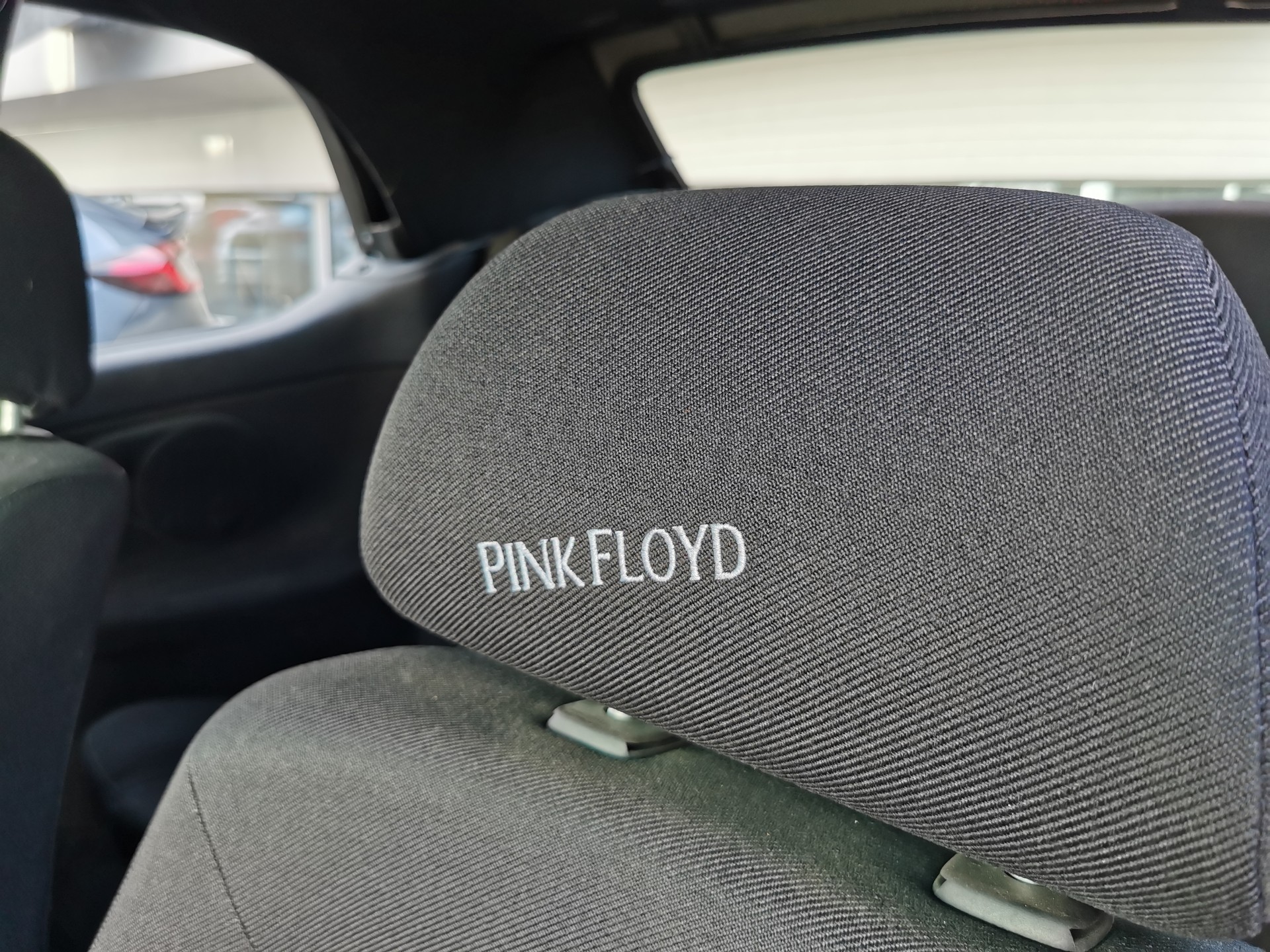 VW Golf Cabriolet 2000 Pink Floyd-image-5