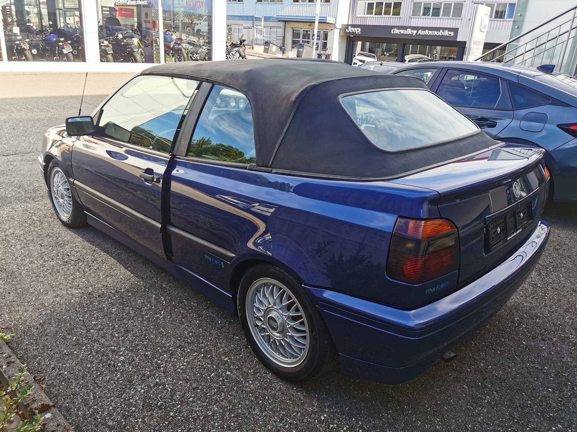 VW Golf Cabriolet 2000 Pink Floyd-image-3