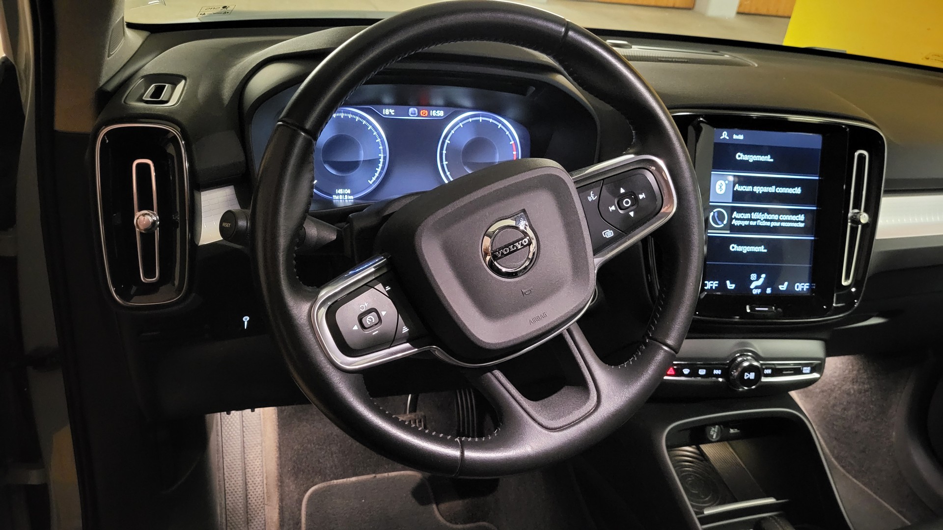 VOLVO T5 Momentum AWD-image-2