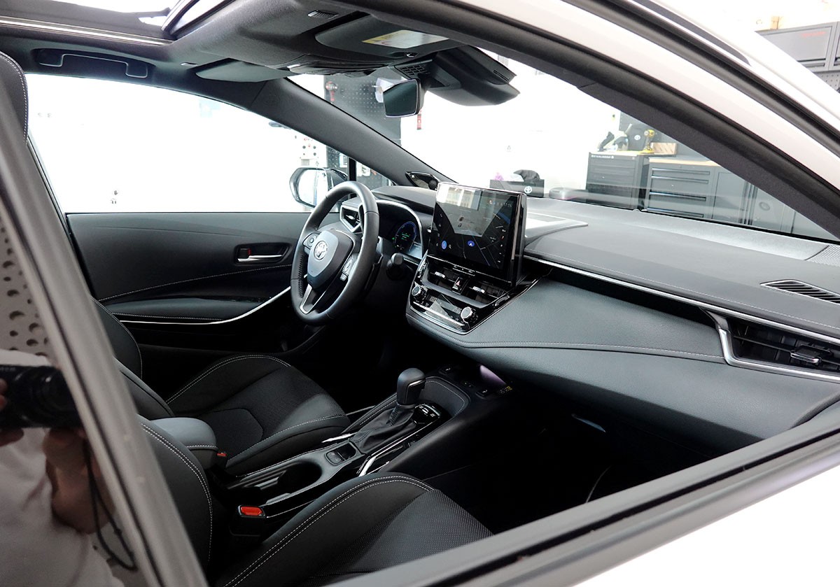 TOYOTA Corolla 2.0 HSD Premiumt e- CVT, Vollleder, Panorama-image-5
