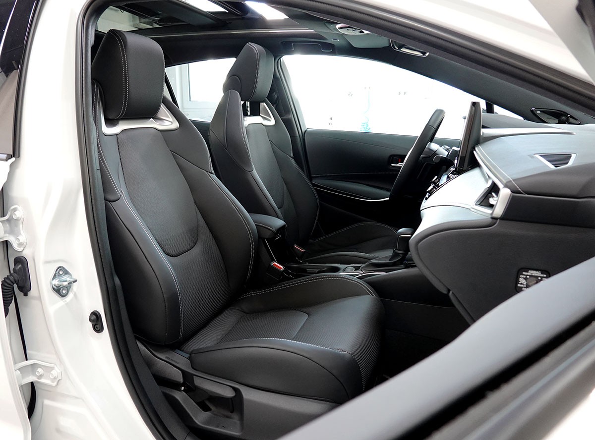 TOYOTA Corolla 2.0 HSD Premiumt e- CVT, Vollleder, Panorama-image-3