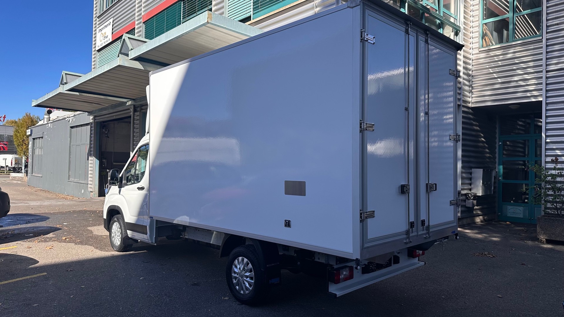 MAXUS Deliver 9 2.0D L3H2 FWD Luxury-image-2