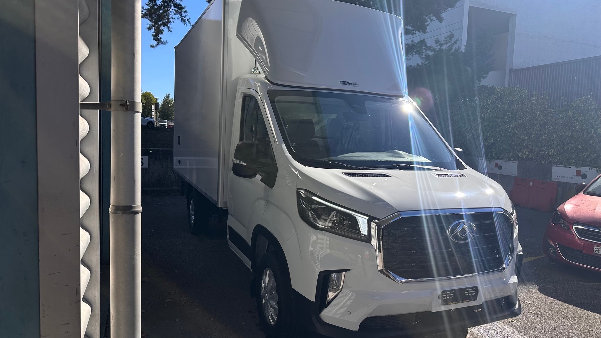 MAXUS Deliver 9 2.0D L3H2 FWD Luxury-image-4