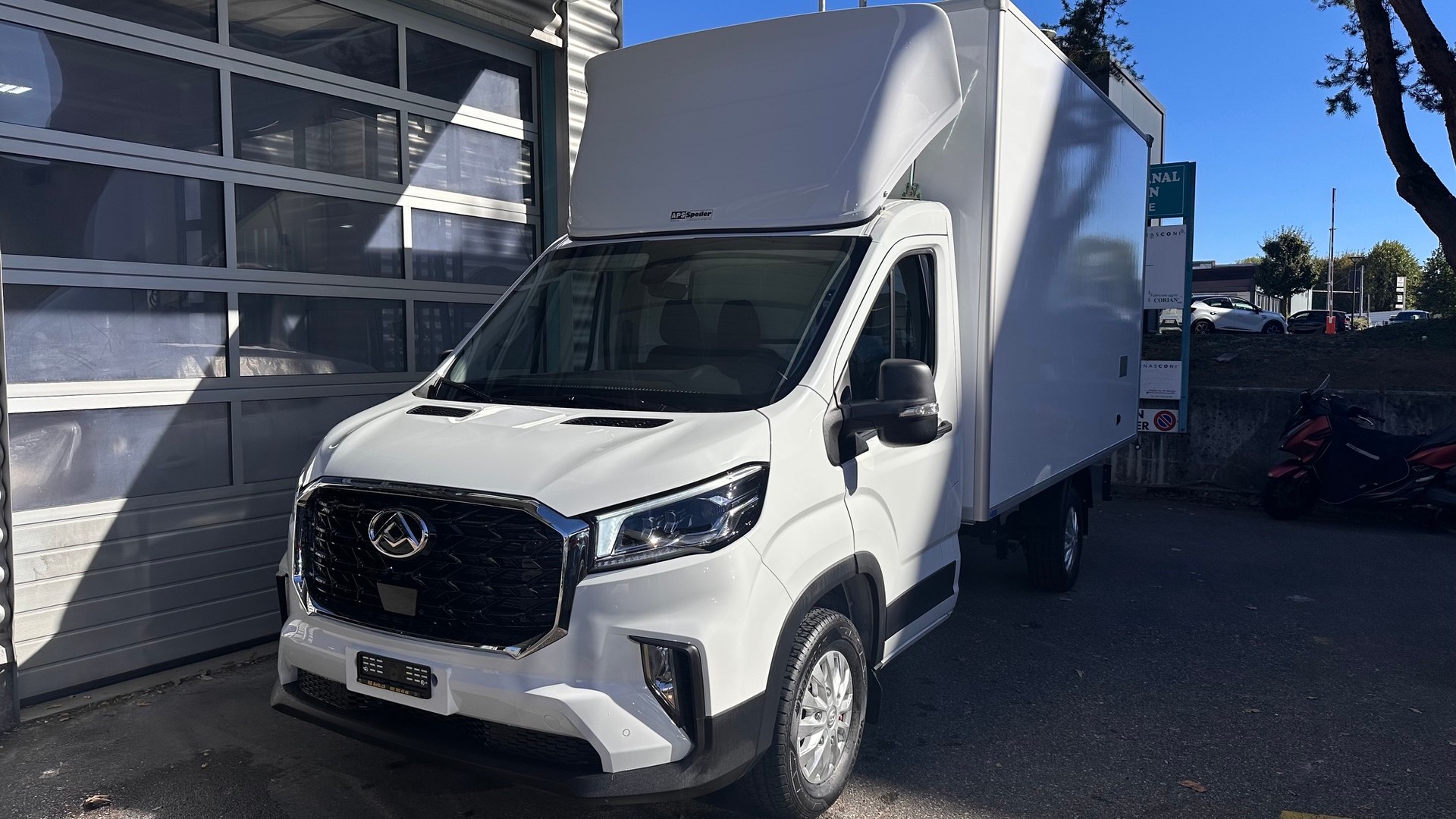MAXUS Deliver 9 2.0D L3H2 FWD Luxury-image-1