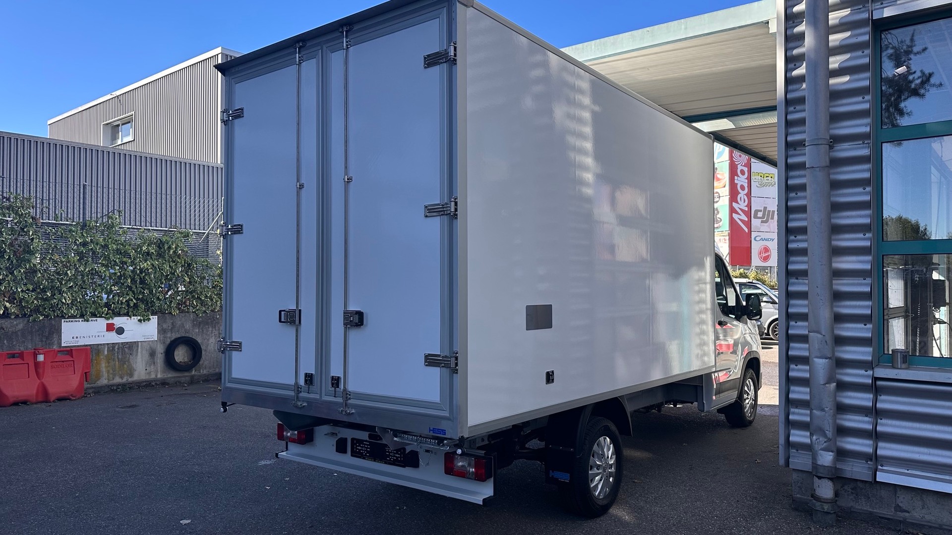 MAXUS Deliver 9 2.0D L3H2 FWD Luxury-image-3