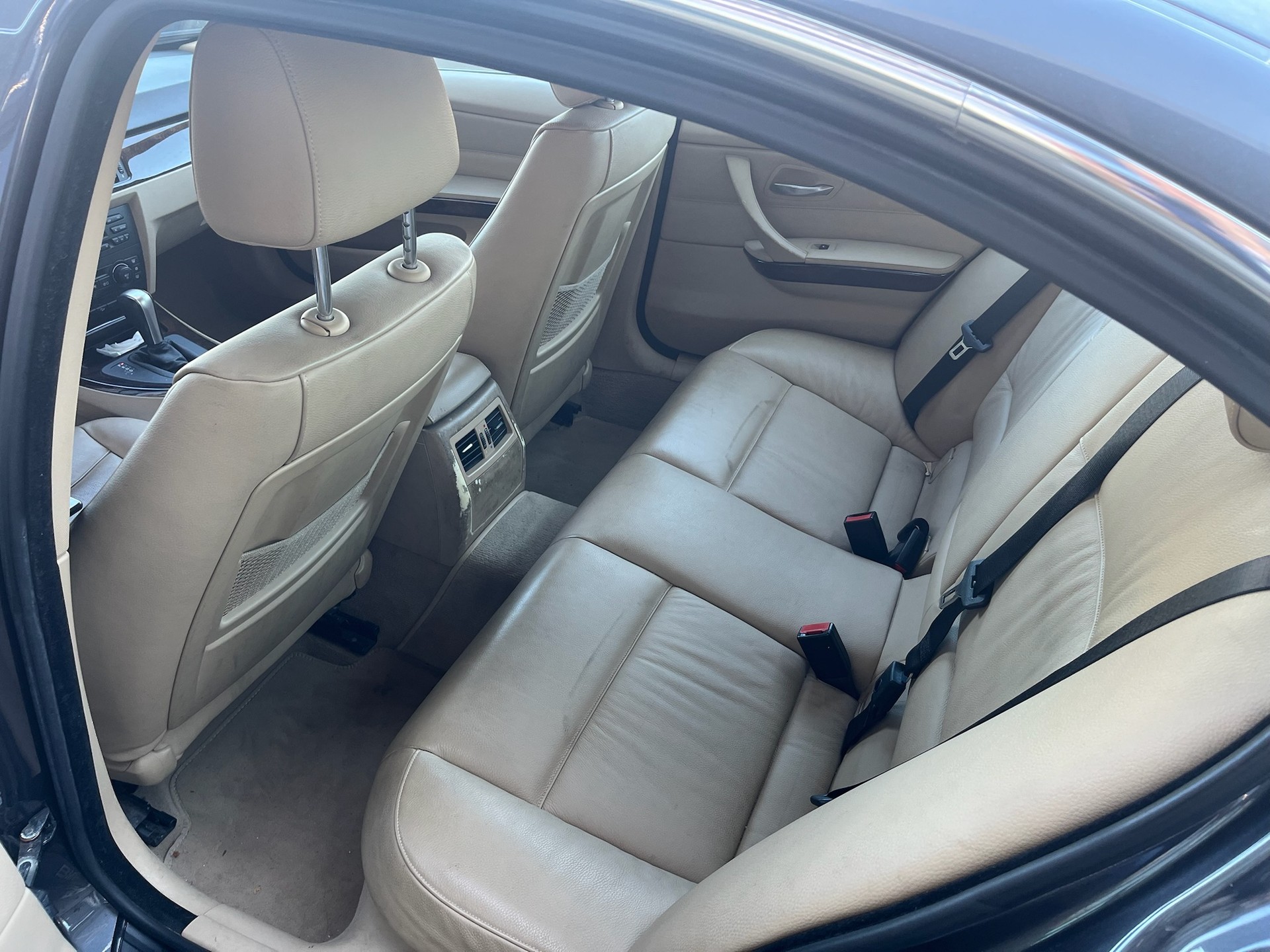 BMW 325xi-image-9