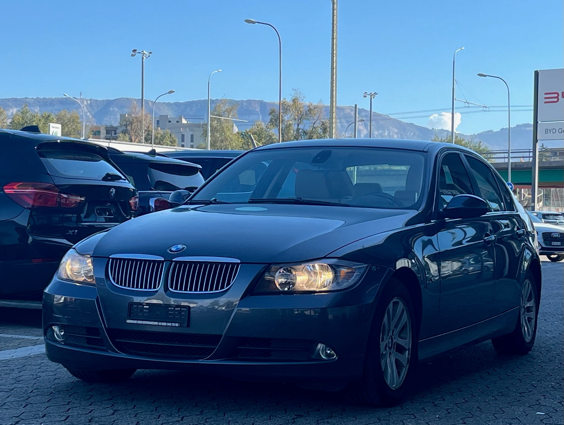 BMW 325xi-image-4