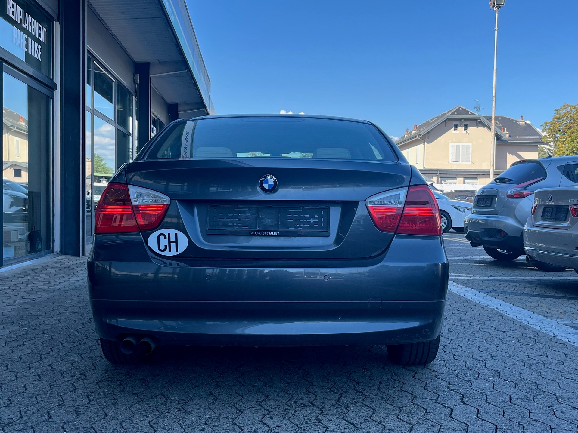 BMW 325xi-image-5