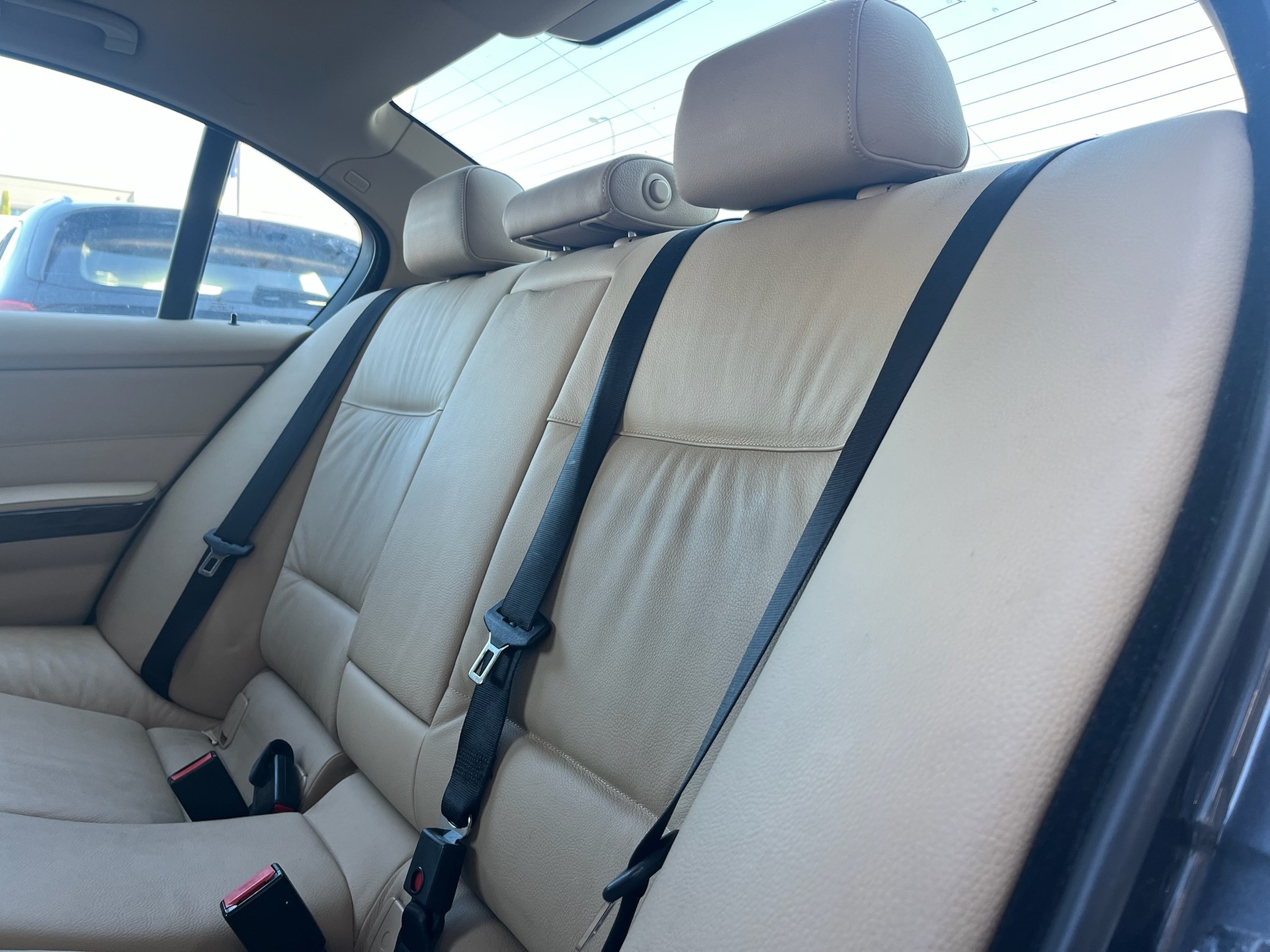 BMW 325xi-image-10