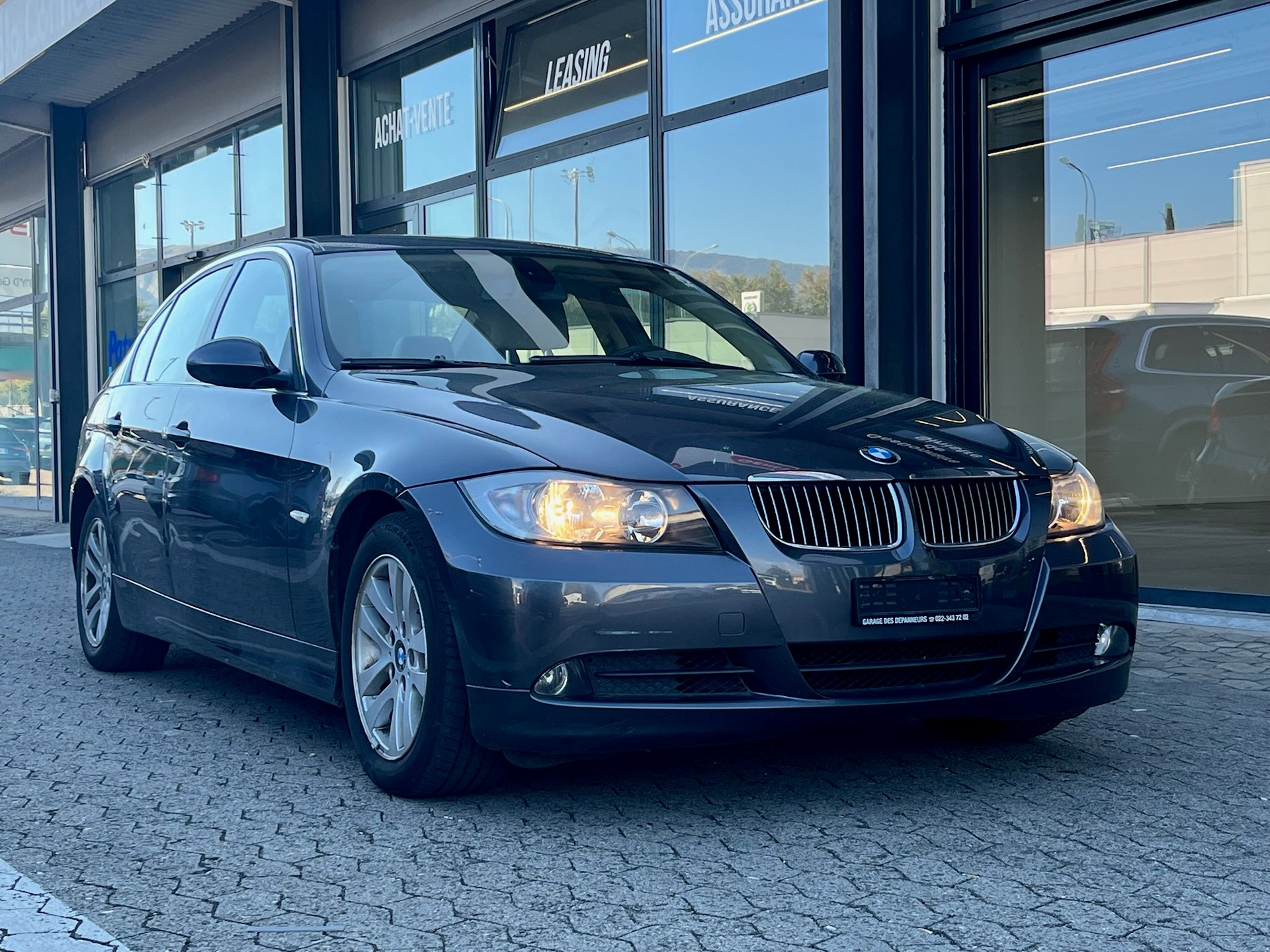 BMW 325xi-image-1