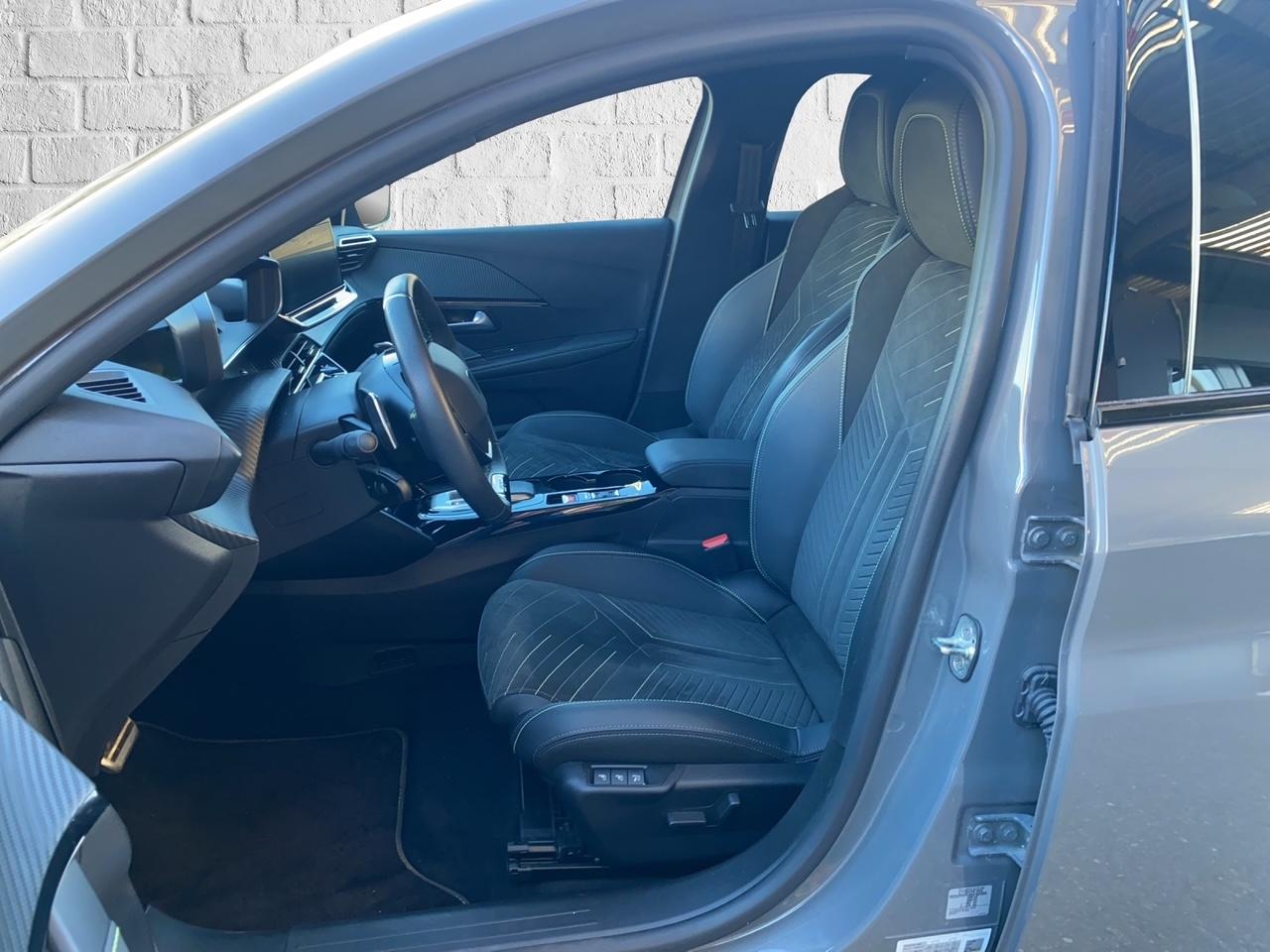 PEUGEOT 208 1.2 Hybrid 145 GT-image-8