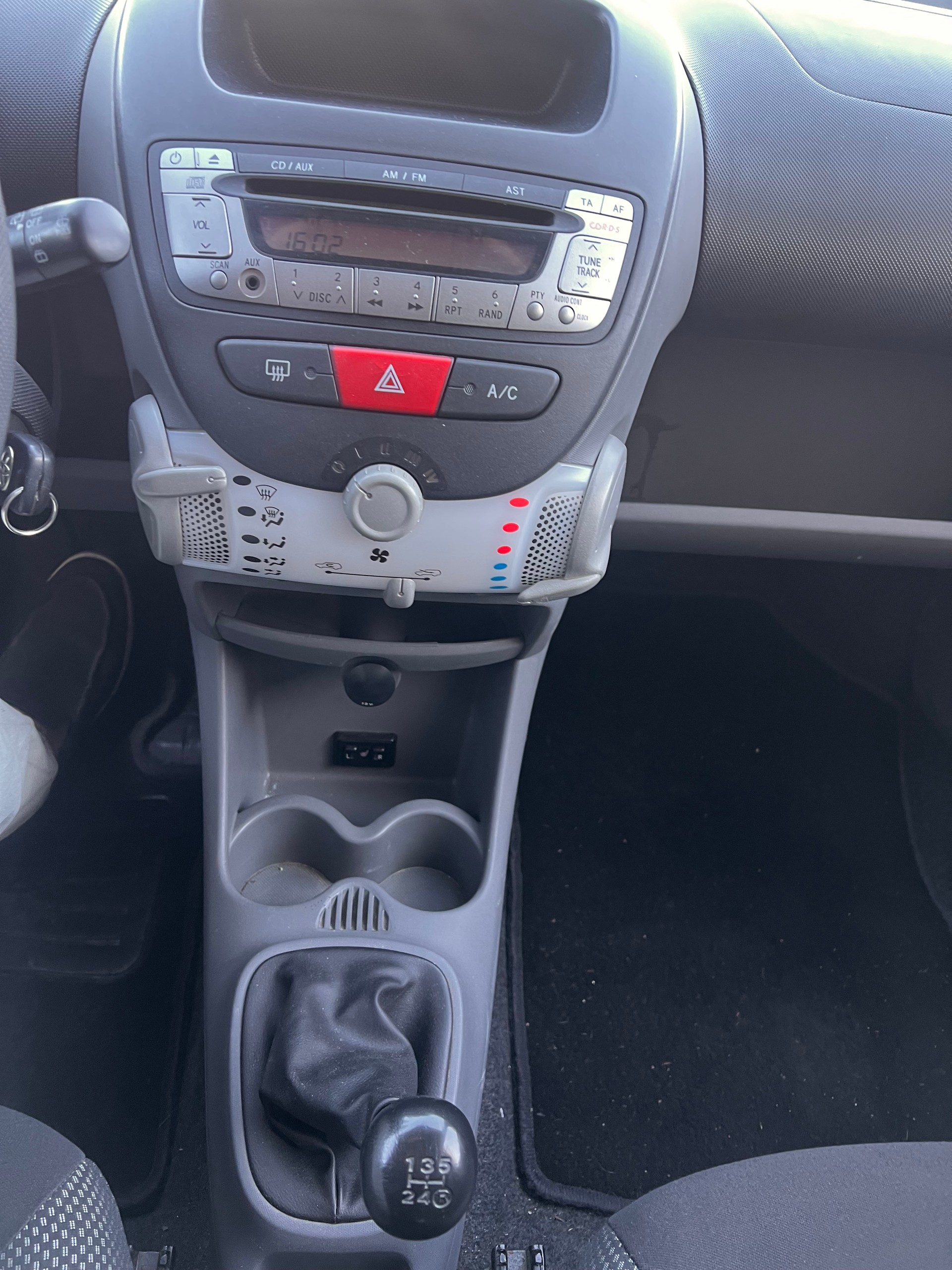 TOYOTA Aygo 1.0 Linea Luna Cool-image-11