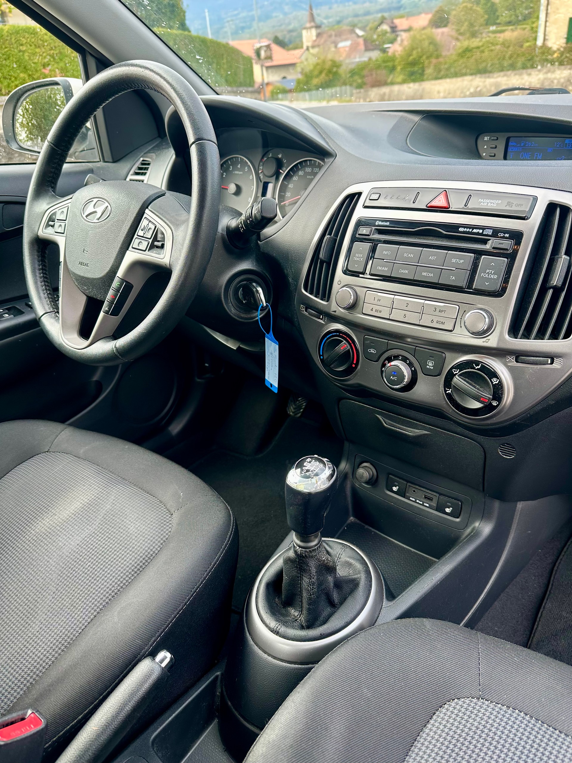 HYUNDAI i20 1.4 Premium-image-10