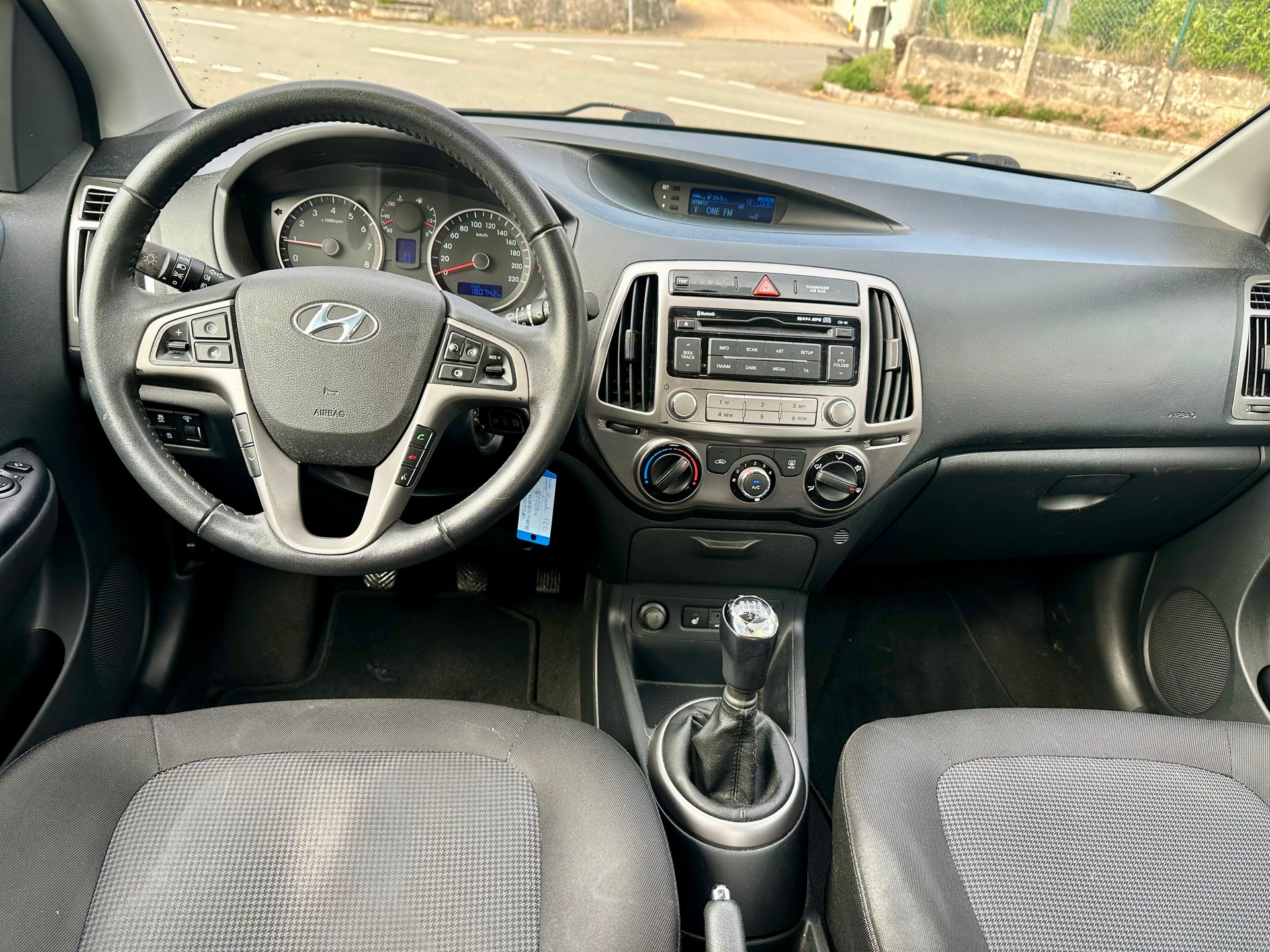 HYUNDAI i20 1.4 Premium-image-11