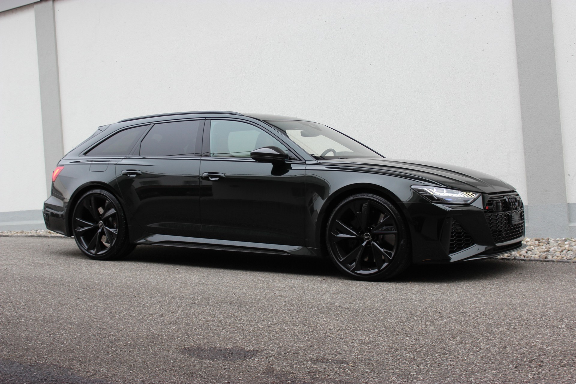 AUDI RS6 Avant 4.0 TFSI V8 quattro Audi exclusive *emerald green*-image-4