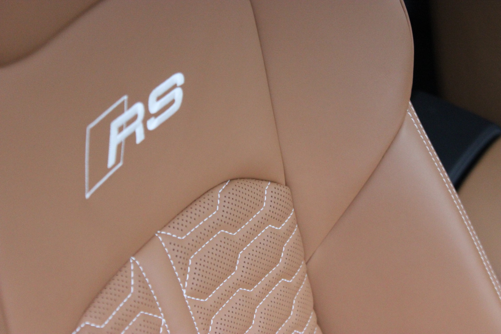 AUDI RS6 Avant 4.0 TFSI V8 quattro Audi exclusive *emerald green*-image-7
