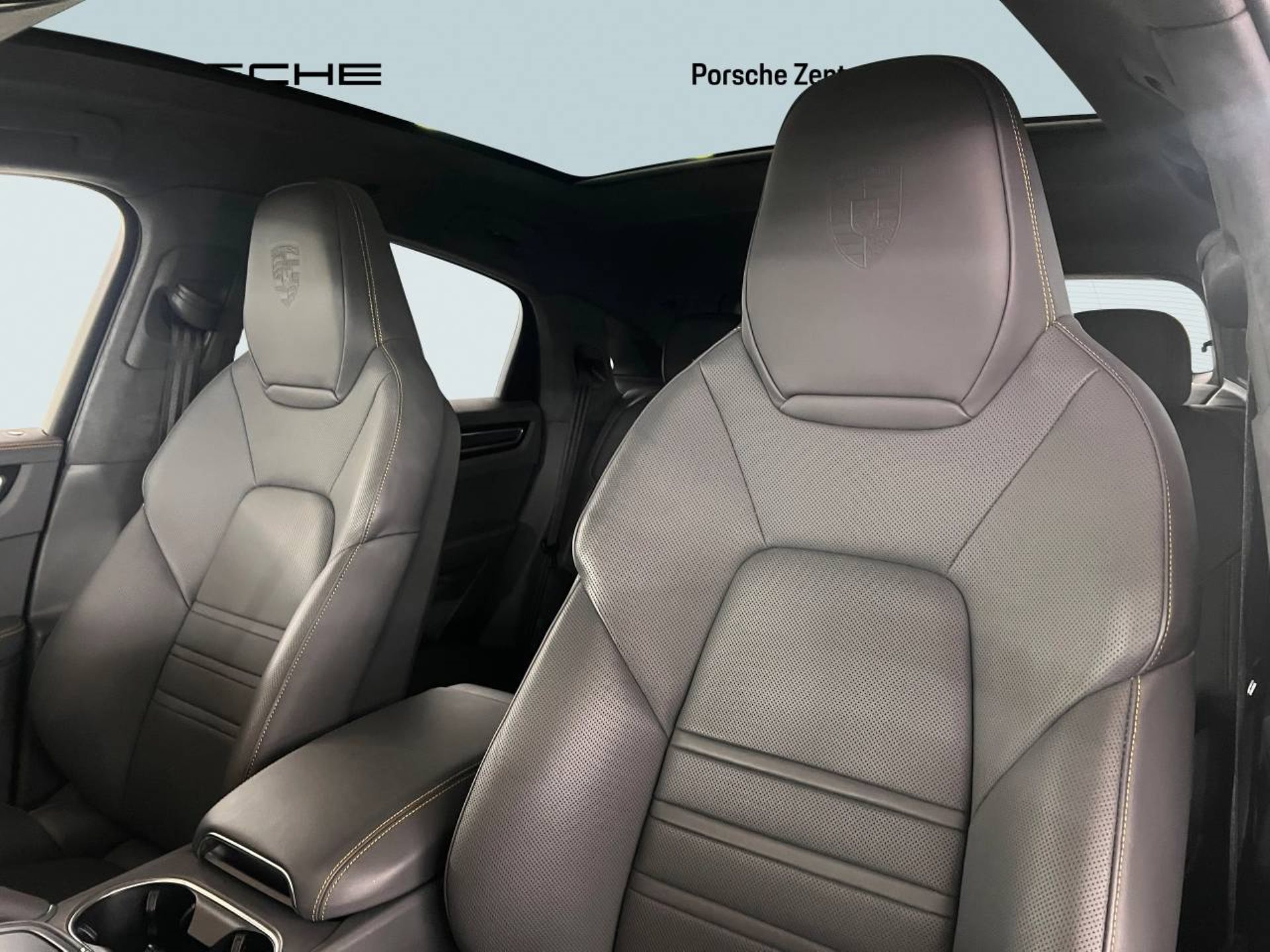 PORSCHE Cayenne Turbo Coupé-image-4