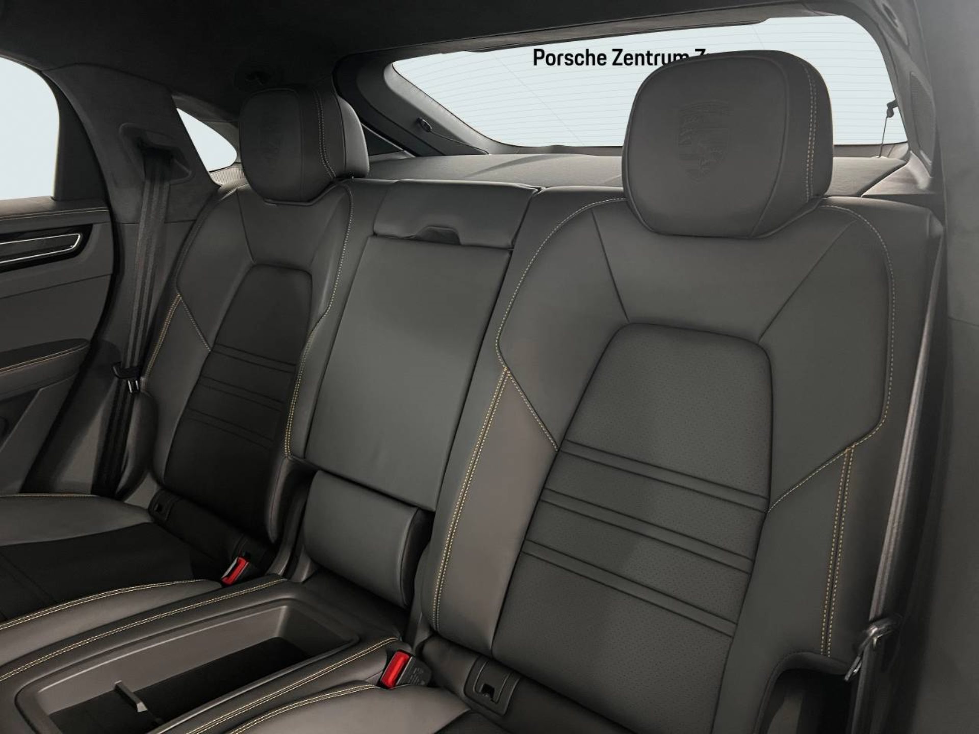 PORSCHE Cayenne Turbo Coupé-image-23