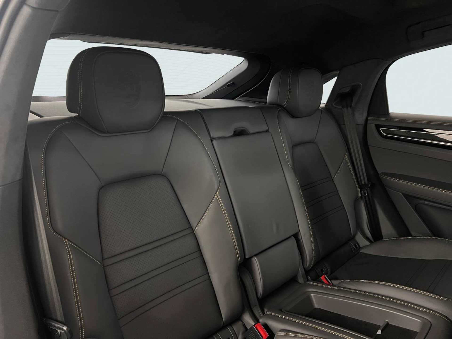 PORSCHE Cayenne Turbo Coupé-image-24