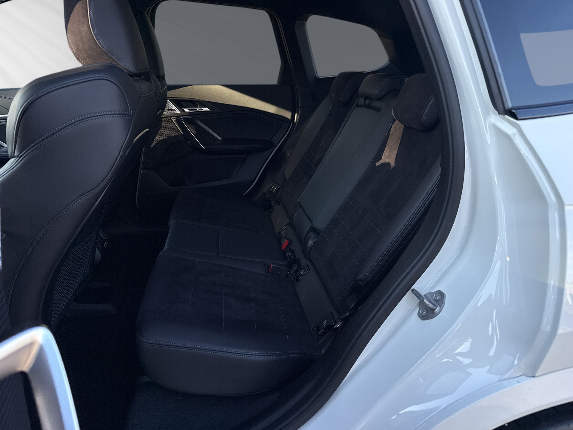 BMW X1 xDrive 23d 48V M Sport-image-6