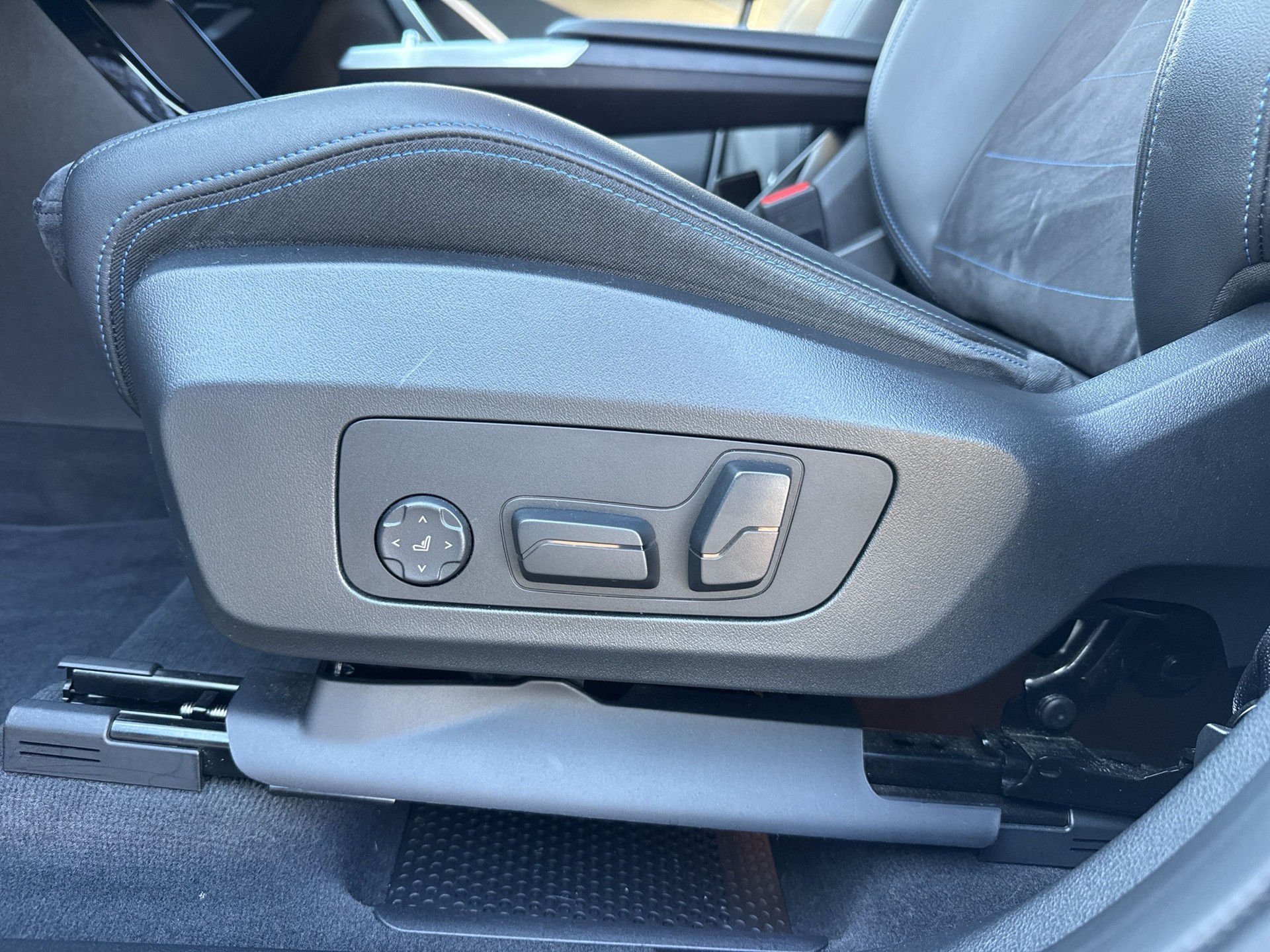BMW X1 xDrive 23d 48V M Sport-image-18